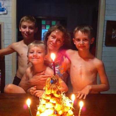 Profile Picture of Simone Farrell (@bonzagirl17) on Twitter