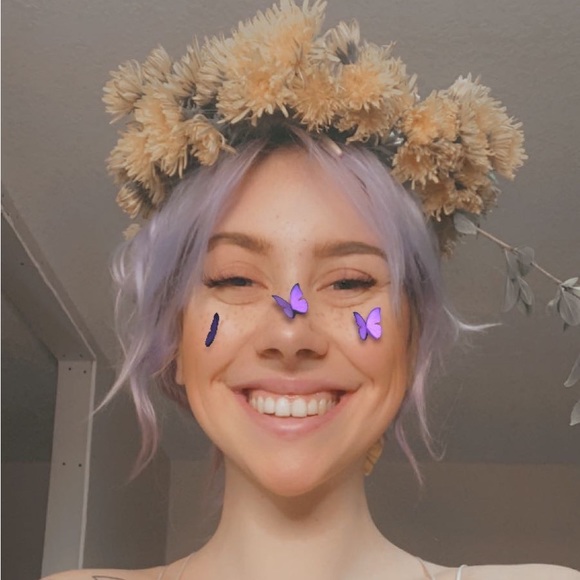 Profile Picture of Violet Brunswick (@violettk) on Poshmark