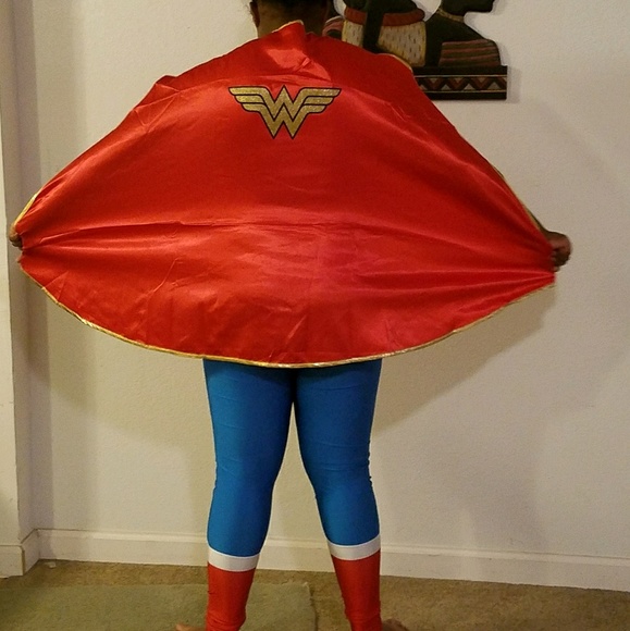 Profile Picture of Dee Gonzalez (@happiefeelnz) on Poshmark