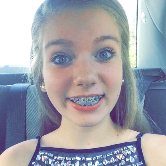 Profile Picture of Cassidy Brewer (@cassidy_brewer) on Poshmark
