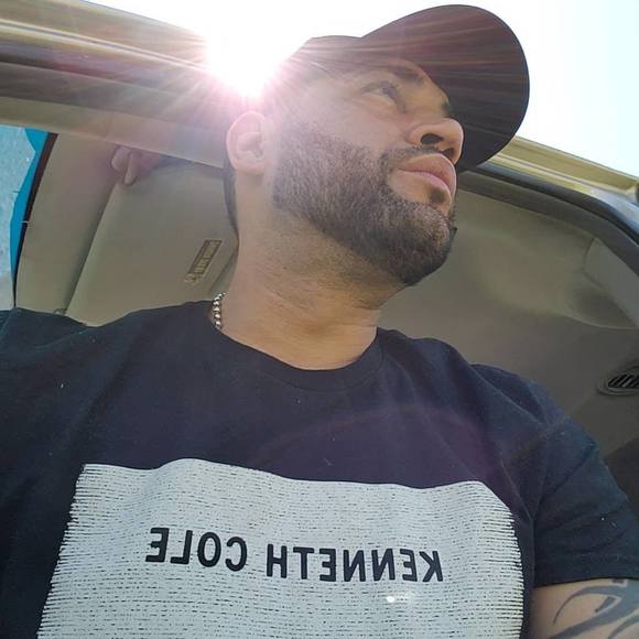 Profile Picture of Roy Febo (@royfebo) on Poshmark