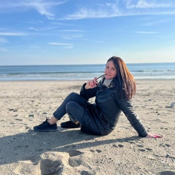 Profile Picture of Aleksandra Zivkovic (@aleksandrazivko) on Poshmark