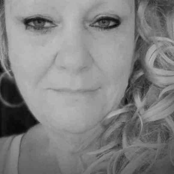 Profile Picture of Sheryl Lowery (@sheryllowery669) on Poshmark