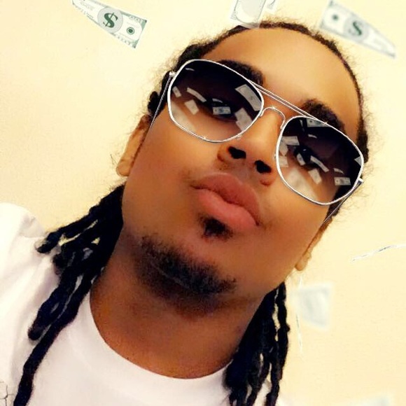 Profile Picture of Vincent Pierce (@vincepierce23) on Poshmark