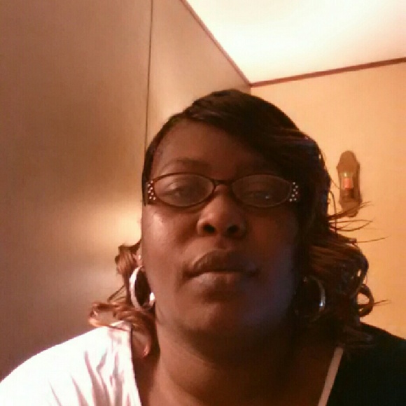 Profile Picture of Tamara Smalls (@sweett40) on Poshmark