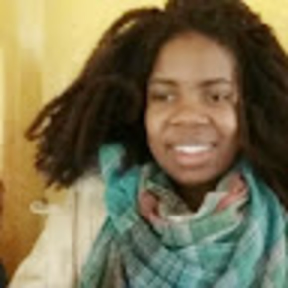 Profile Picture of Vera Richards (@libralove_v33) on Poshmark