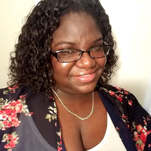 Profile Picture of Crystal Hubert (@cpooh2000_2000) on Poshmark