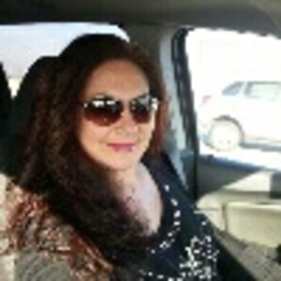 Profile Picture of Mariana Oschmann (@moschmann) on Poshmark