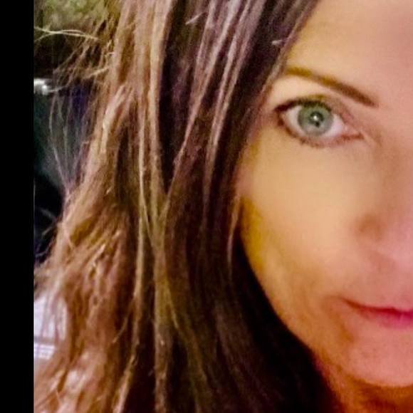 Profile Picture of Shawn Thompson (@annastylebaby) on Poshmark