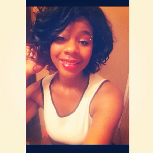 Profile Picture of Martina Akins (@pamelaal) on Poshmark