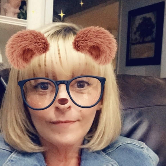 Profile Picture of Lisa Unger (@lisa_unger) on Poshmark