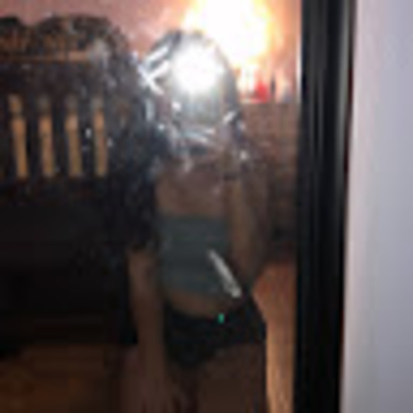 Profile Picture of Emily Alvarez (@emilyalvarez725) on Poshmark