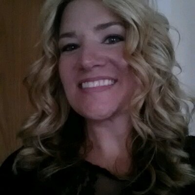 Profile Picture of Laura Behrens (@momabehr) on Twitter