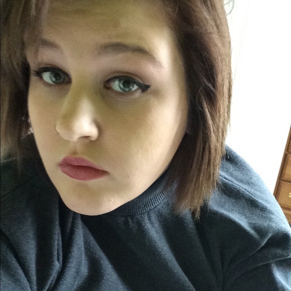 Profile Picture of Anne Sturgeon (@lithidum) on Poshmark