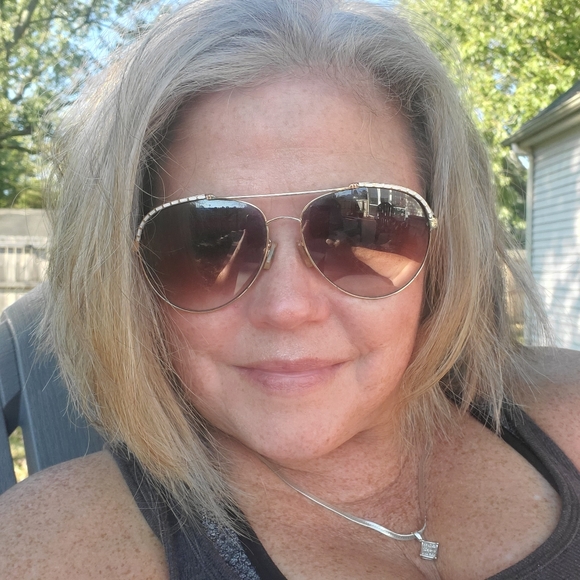 Profile Picture of Renee Ruark (@renee_ruark) on Poshmark