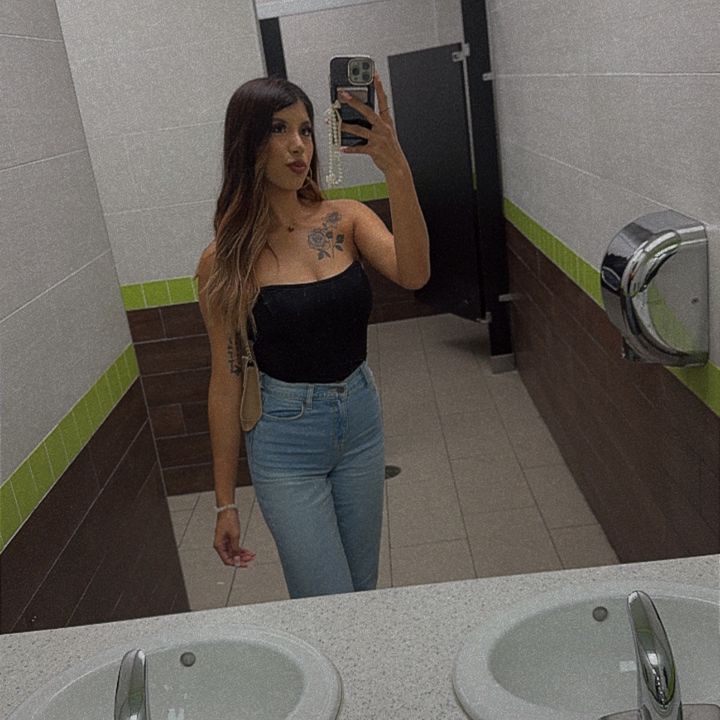 Profile Picture of Danielaa🧚🏼‍♀️🍒 (@_danielaavs) on Tiktok