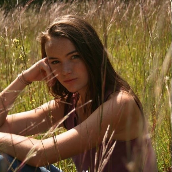 Profile Picture of Zoe Walsh (@20200437) on Poshmark