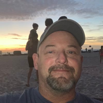 Profile Picture of Dave Kenealy (@davelapt) on Twitter