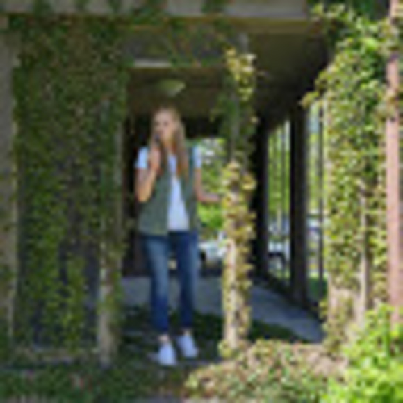 Profile Picture of Michaela Beck (@mebk22) on Poshmark