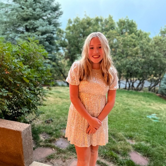 Profile Picture of Ella Irgens (@ellai144) on Poshmark
