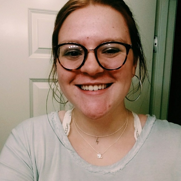 Profile Picture of Emily Fegley (@uhhmilyy) on Poshmark