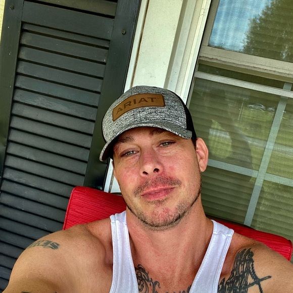 Profile Picture of @bmore82 Bubbas (@oswaltchris212) on Poshmark