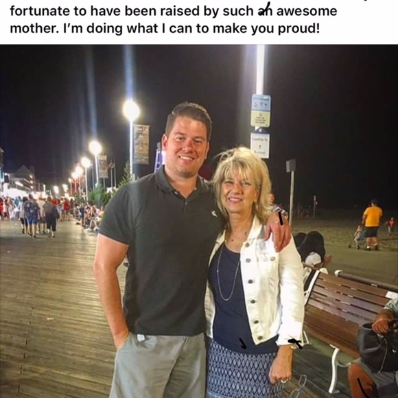 Profile Picture of Debbie Alexander (@debbieoats53) on Poshmark