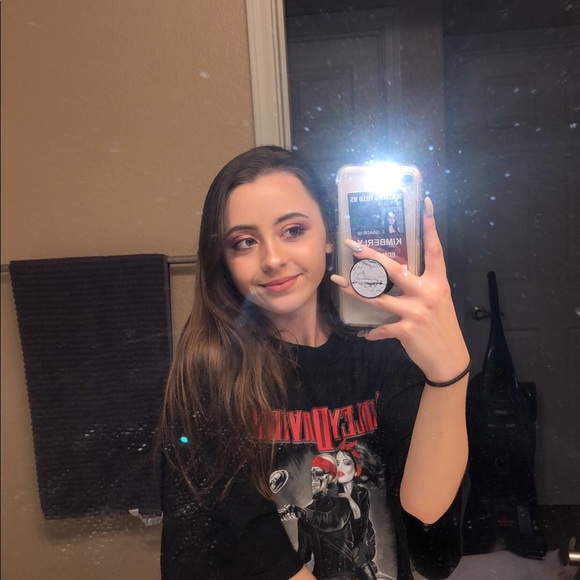 Profile Picture of Kimberly Edmonds (@kimberlyyare) on Poshmark