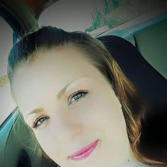 Profile Picture of April Cheffer (@chefferapril8) on Poshmark