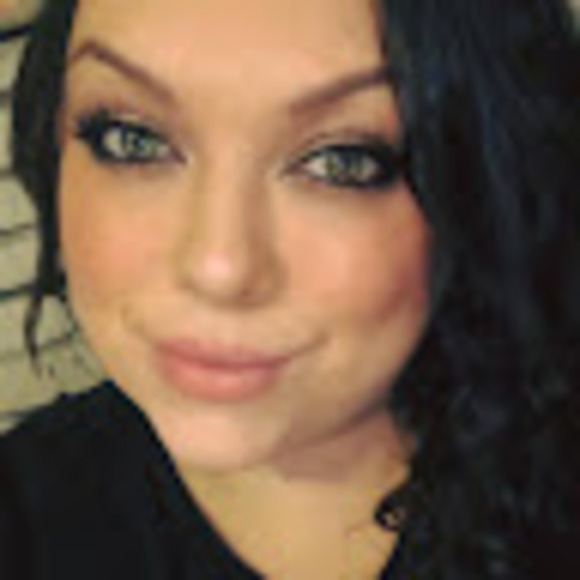 Profile Picture of Amanda Boothe (@pandtastic) on Poshmark