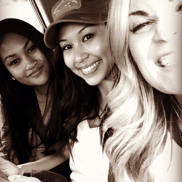 Profile Picture of Ysalina Cerdena (@ysalina) on Poshmark