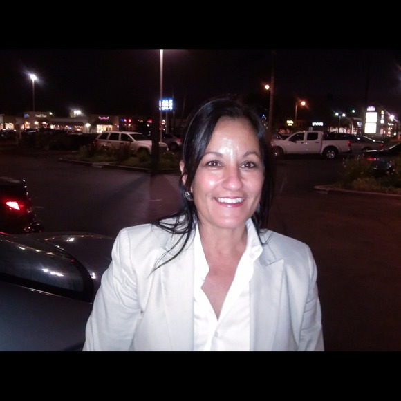 Profile Picture of Chrissy Froerer (@chrissyfroerer) on Poshmark