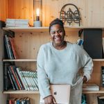Profile Picture of Audrey Dansou ~ Experte Marketing & Branding sur Insta ✨ (@commeuneboss) on Instagram