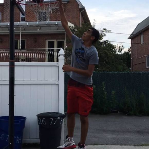 Profile Picture of Avner Musheyev (@avneraron) on Poshmark