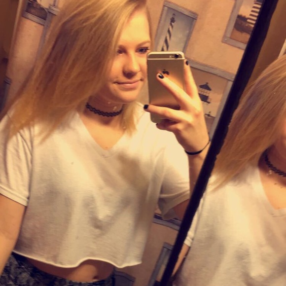 Profile Picture of Carli Boroff (@bluxn) on Poshmark