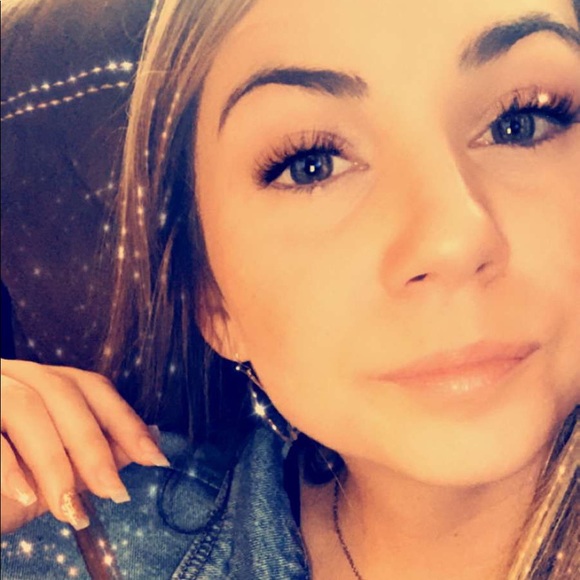 Profile Picture of Meagan Markum (@meaganmarkum89) on Poshmark