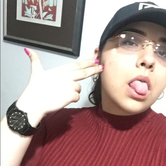 Profile Picture of Elyna Lyth (@elyna_) on Poshmark