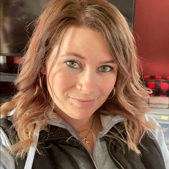 Profile Picture of Shantel Muscha (@shantelmuscha) on Poshmark