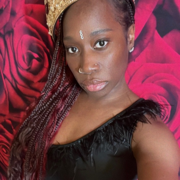 Profile Picture of Jasmine Warren (@jasminenoir116) on Poshmark