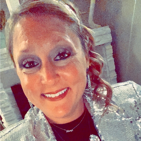 Emily Westerholt - Poshmark Profile Picture of Emily Westerholt (@ewesterholt) on Poshmark