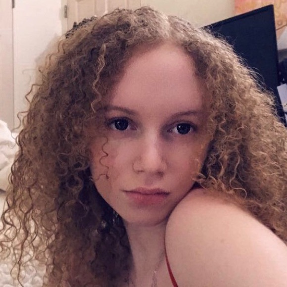 Profile Picture of Julieta Cruz (@gcjulieta) on Poshmark
