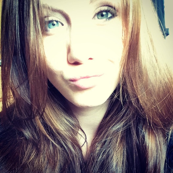 Profile Picture of Danielle Santino (@danisantino) on Poshmark