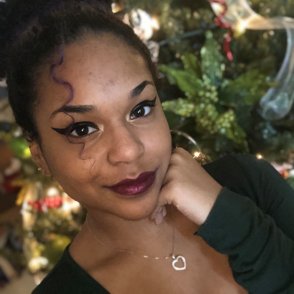 Profile Picture of Destiny Pershard (@cheyenne531) on Poshmark
