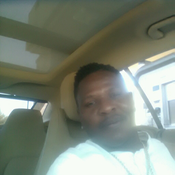 Profile Picture of Derrick Davis (@ddavis5661) on Poshmark