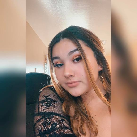 Profile Picture of Mariella Mata (@modii) on Poshmark