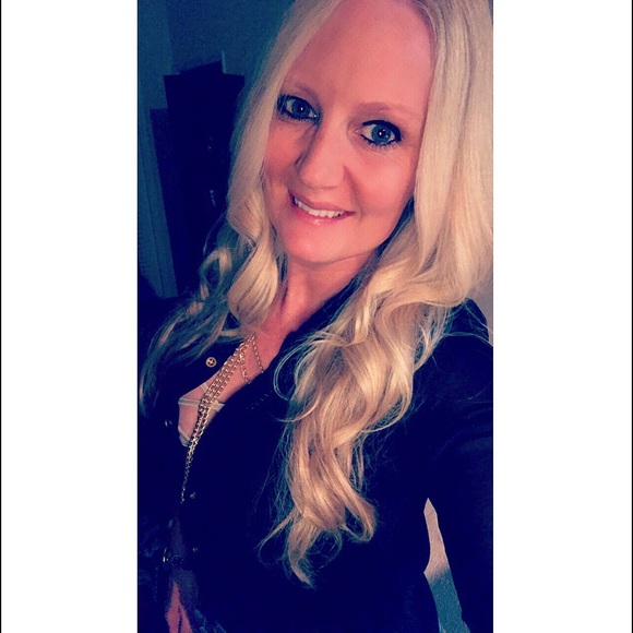 Profile Picture of Jamie Brostek (@jamieb625) on Poshmark