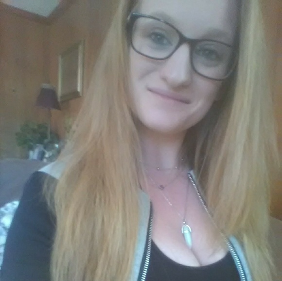 Profile Picture of Jessie Moitozo (@missmoitozo) on Poshmark