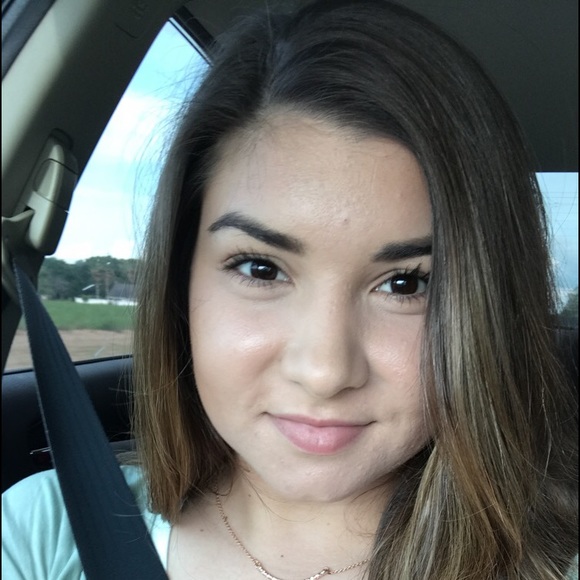 Profile Picture of Brooke Bagala (@brooke_bagala) on Poshmark