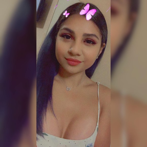 Profile Picture of Minerva Chapa (@minerva_21) on Poshmark