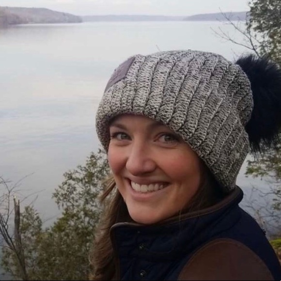 Profile Picture of Christine Hatter (@cmhatter7) on Poshmark
